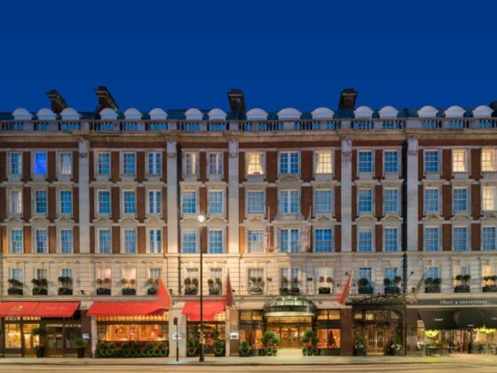 Royal Elegance vs. Trendy Vibes: London Hotel Face-off